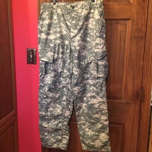 NWOT. NATO CAMO ARMY COMBAT PANTS. M